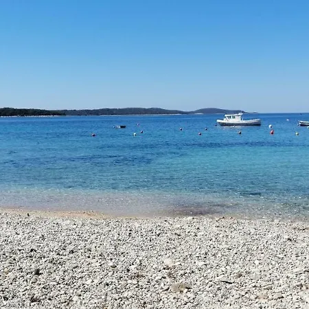 Dirk Hvar Town