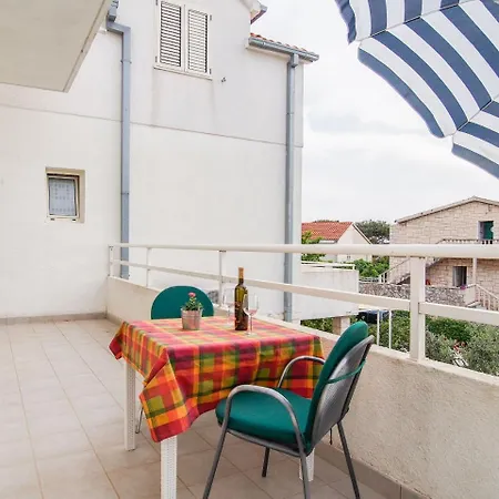 Dirk Апартаменти Хвар