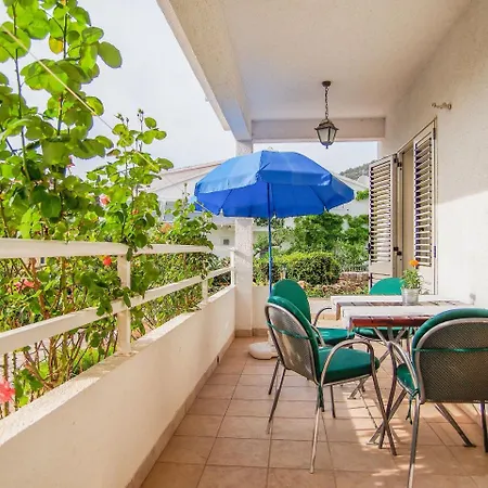 Dirk Апартаменти *